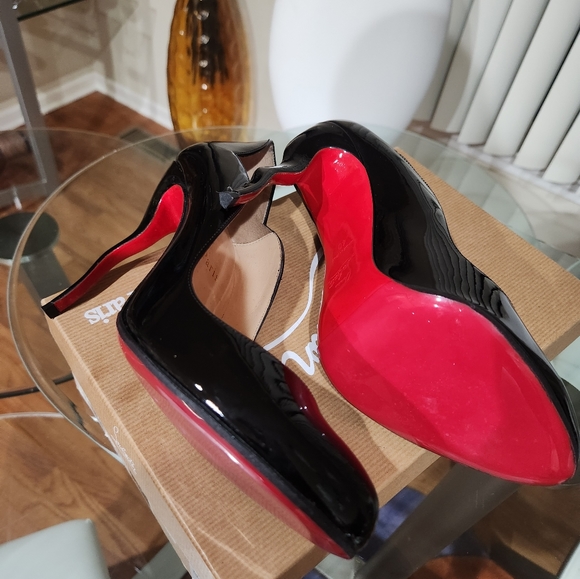 𝘊𝘩𝘳𝘪𝘴𝘵𝘪𝘢𝘯 𝘓𝘰𝘶𝘣𝘰𝘶𝘵𝘪𝘯 𝘸𝘢𝘸𝘺 𝘋𝘰𝘭𝘭𝘺 𝘩𝘦𝘦𝘭*𝘚𝘖𝘓𝘋* - Picture 5 of 16